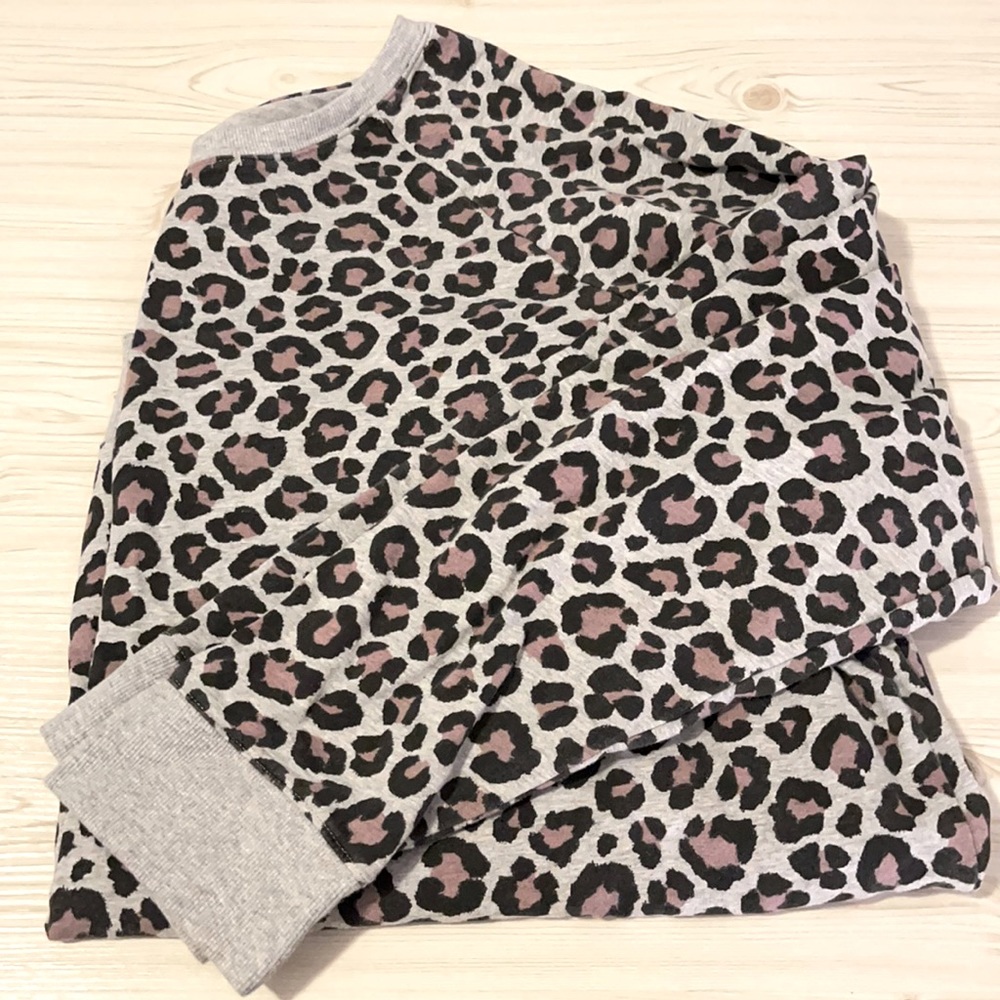 Add a pop of print to your wardrobe 💜 🖤